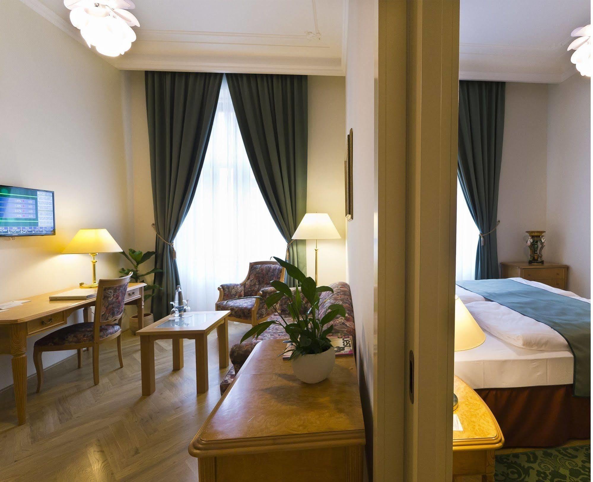 Grandhotel Ambassador Narodni Dum Karlovy Vary Bagian luar foto